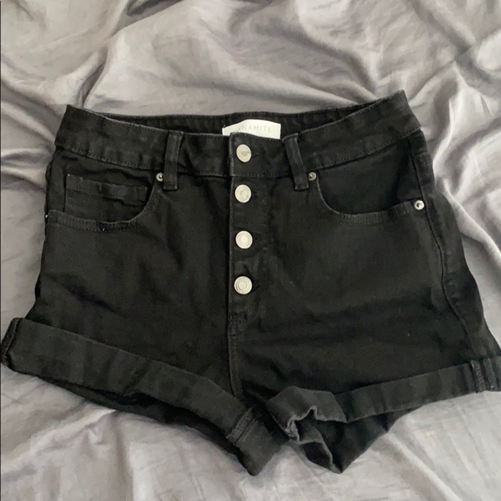 DYNAMITE BLACK SHORTS